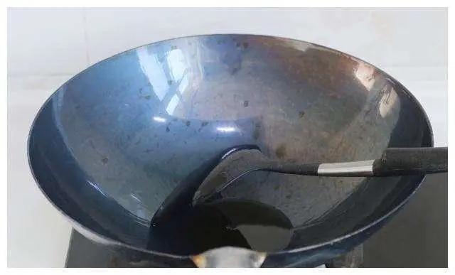 铁锅做饭味道香，但容易生铁锈，这种锈渍该怎么去除？插图3