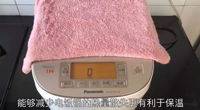 电饭锅上盖一条毛巾,可真厉害,还有人不懂怎么回事,早学早有利!插图1 电饭锅上盖一条毛巾,可真厉害,还有人不懂怎么回事,早学早有利!插图1